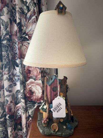 Garden/birdhouse theme table lamp w/ shade