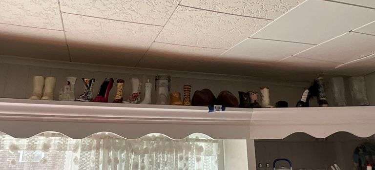 Decorative shoes and boots in ceramic, porcelain, glass, wood