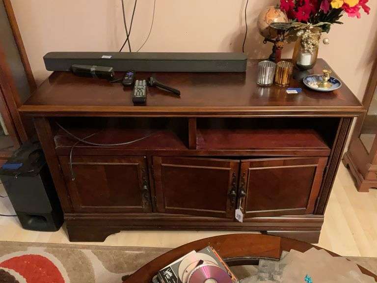 Entertainment stand/cabinet - no contents 50 x 20 x 30