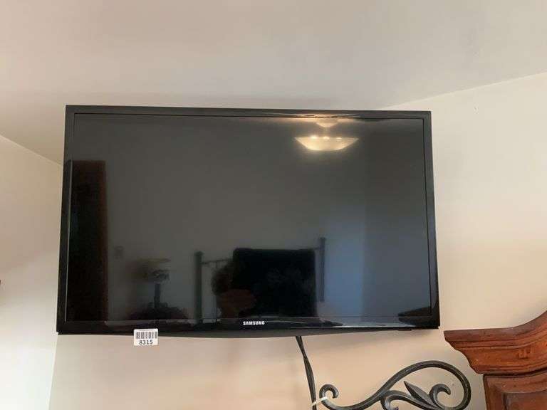 Samsung wall mount TV model: UN28H4000AF - bring tools for removal