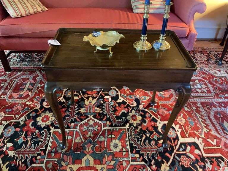 Queen Anne tea table w/ dished top, pull-out candle brackets, scrolled skirt, cabriole legs 30x19x27