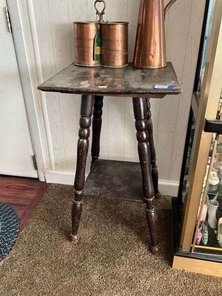 Square 2-tier stand w/ turned legs - no contents