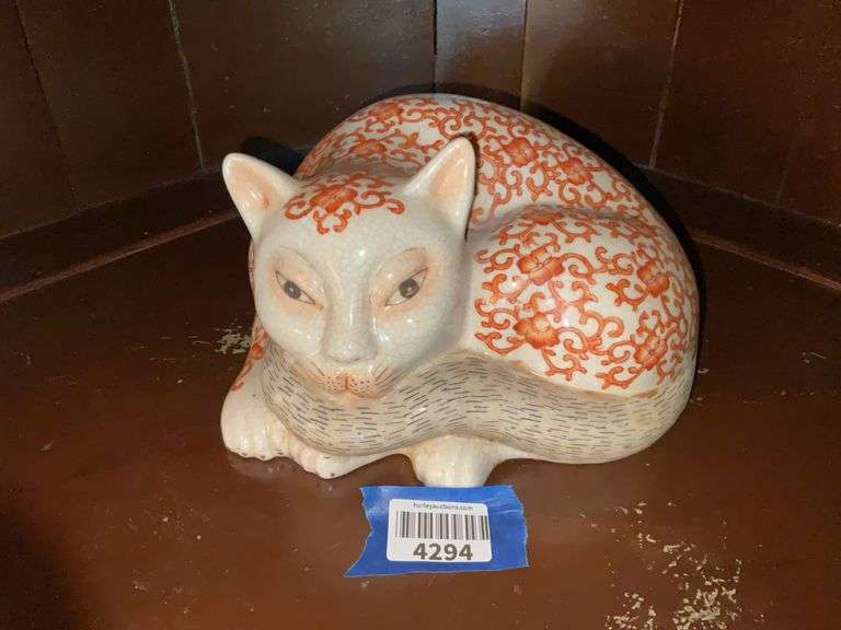 Satsuma resting cat figure