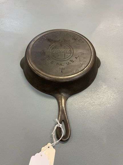 No.7 GRISWOLD cast iron skillet