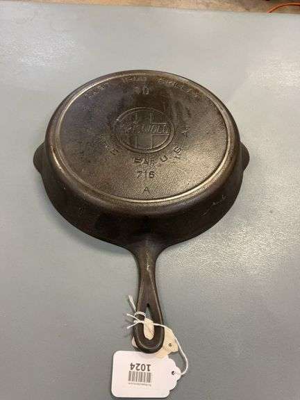 No.10 GRISWOLD cast iron skillet