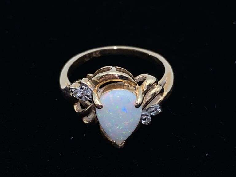 14K gold ring w/ pear shape opal and stones Size 5.5