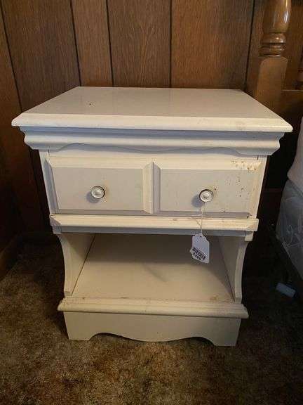 White end stand w/ drawer 20x16x24.5