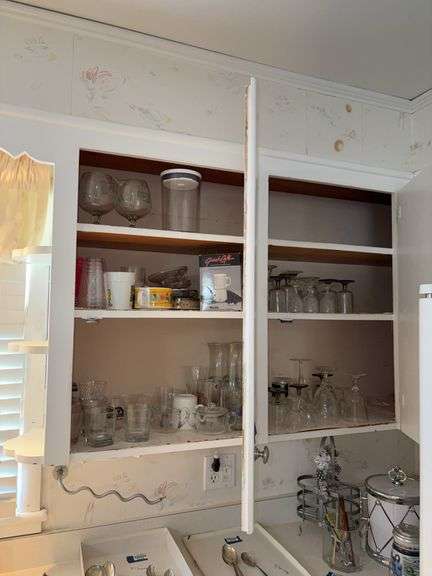 Contents of kitchen cupboard - glassware & more