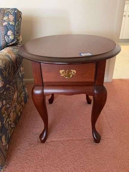 Round 1-drawer endstand, cabriole legs 26x23x23
