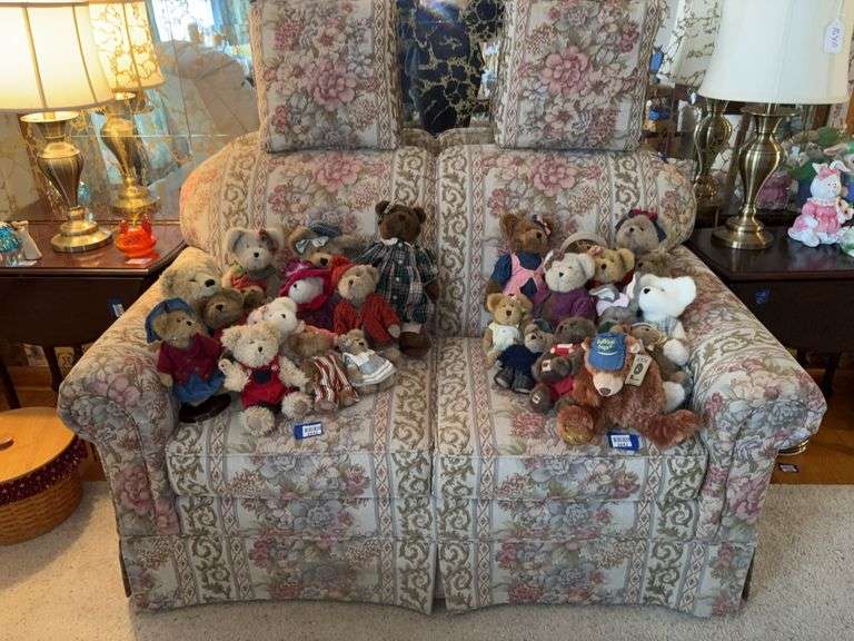 Love seat in floral stripe tapestry upholstery, w/ matching throw pillows - no other contents  60x34 - MUST COME DURING LAST 2 HOURS OF PICKUP FOR THIS ITEM