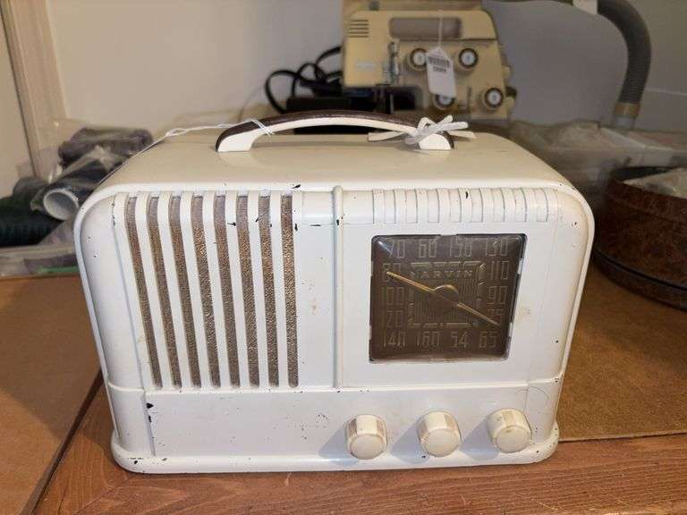 1940s Arvin table top radio