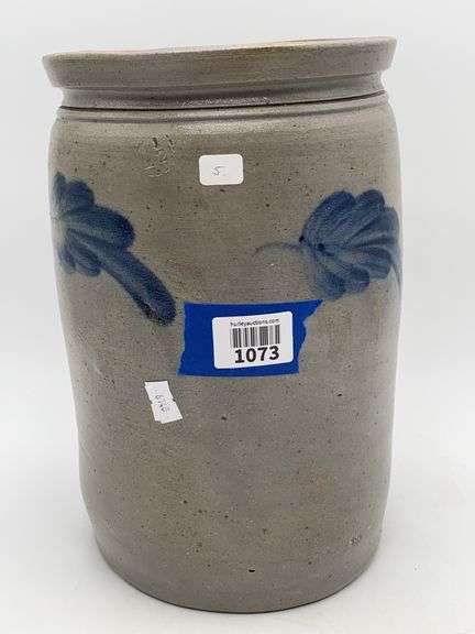1 1/2-gallon stoneware crock w/ freehand cobalt decor