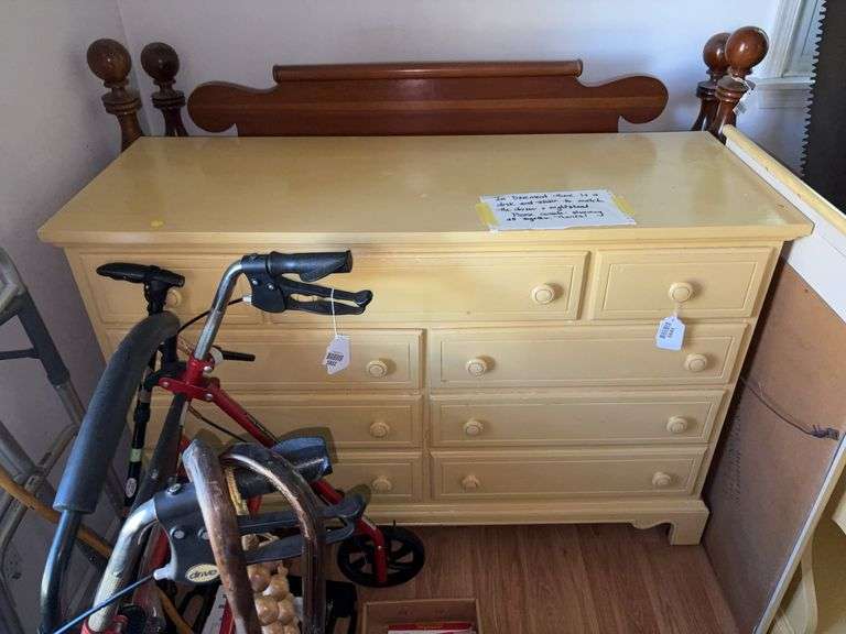 Ivory finish dresser w/ mirror 50x18.5x34 - see lots 5846 and 5847 for matching pcs