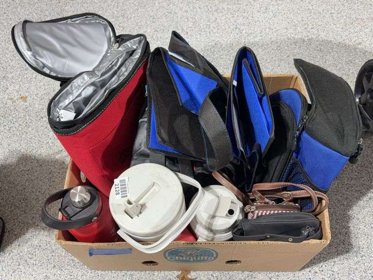 Lunch & drink carryalls, thermos & more