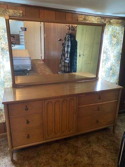 Kroehler MCM mic-century modern dresser w/ attached mirror 62x19x66