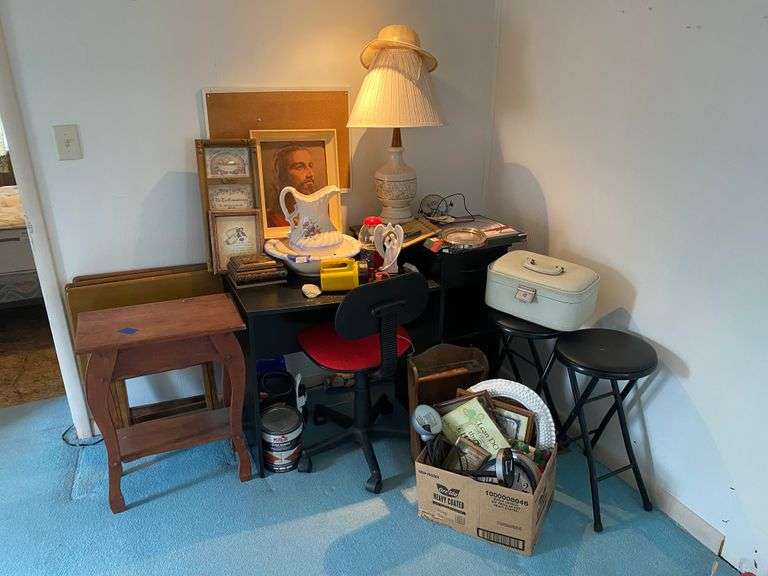 Corner lot including desk and contents, swivel chair, stand, folding snack tables, folding stools, misc40x20x33