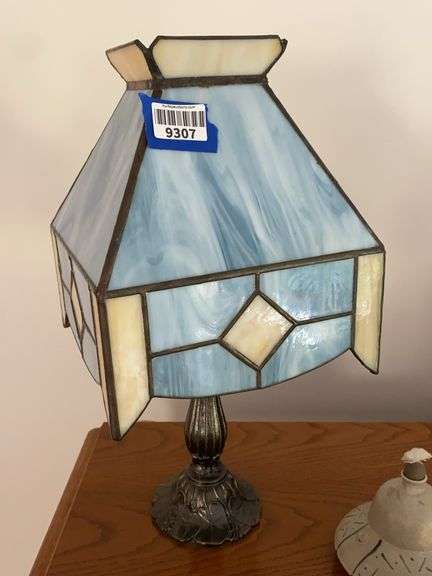 Leaded glass accent lamp