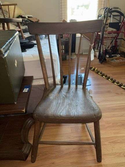 Spindled plank bottom side chair