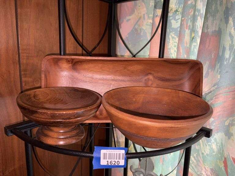 Wooden bowls and tray