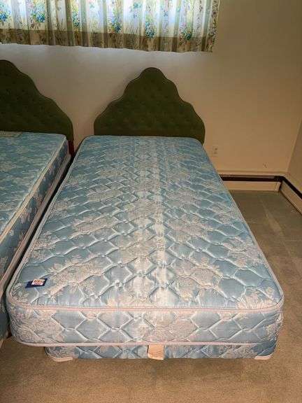 Twin mattress set w/ headboard 38x78