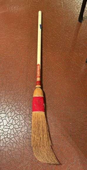 Curl-Master Broom