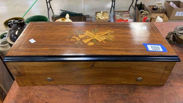 8-tune cylinder music box in inlaid case 18.5x8x5.5