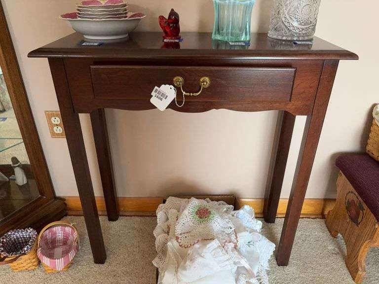 Wall table w/ drawer, square legs - no contents 30x12x30