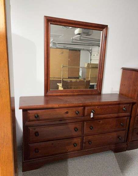 Dresser w/ attached mirror 64x18x75.5