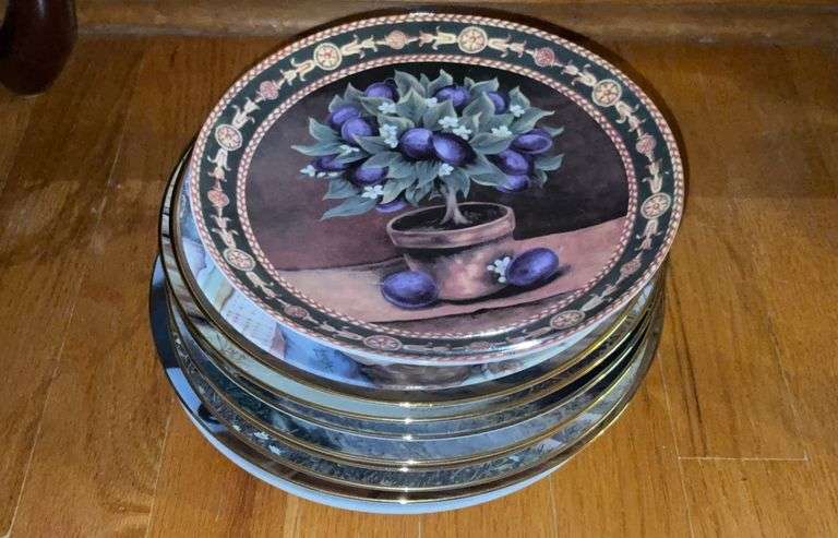 Collector plate lot including: John Deere, puppies