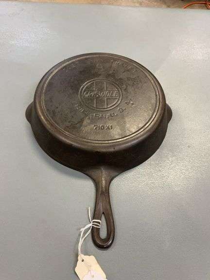 No.9 GRISWOLD cast iron skillet