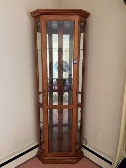 Lighted curio 29x14x76