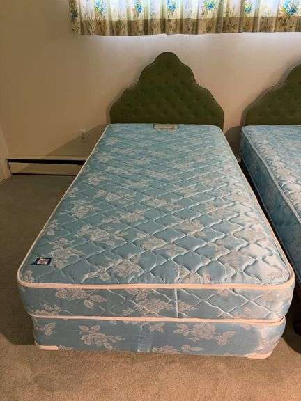 Twin mattress set w/ headboard 38x78