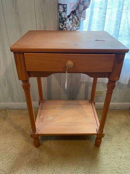 Pine 2-tier end table w/ drawer 21x16x30