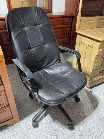 Rolling desk chair