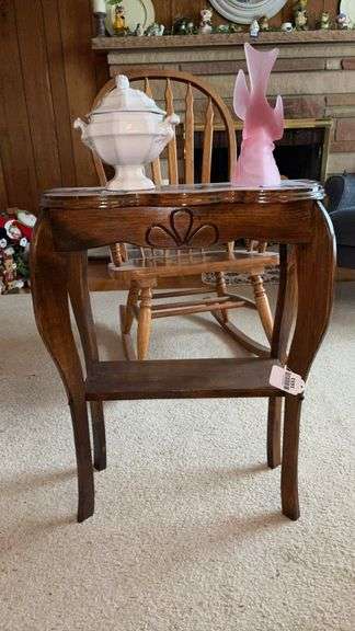 2-tier wall stand w/ shaped top and sawn legs - no contents 22x12x26