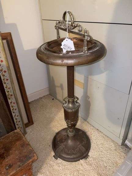 Vintage metal ashtray smoking stand w/ glass ashtray