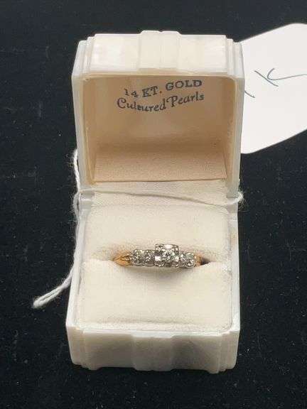 14K Ladies ring w/ stones sz: 6.25