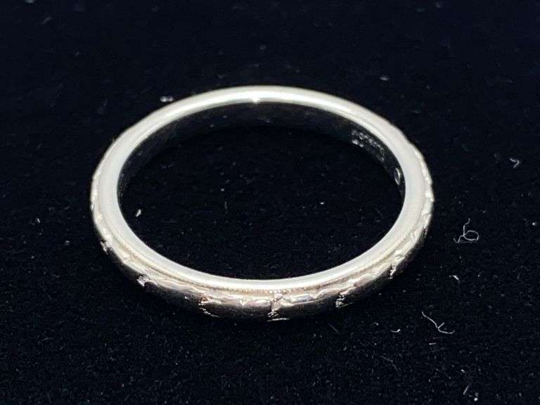 18K gold band ring Size 5.5