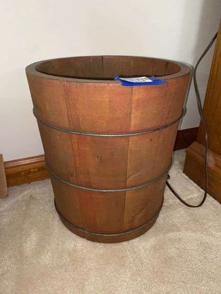Staved wooden bucket