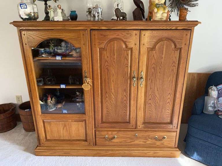 Thomasville oak entertainment cabinet - no contents 59x22x53 - MUST COME DURING LAST 2 HOURS OF PICKUP FOR THIS ITEM