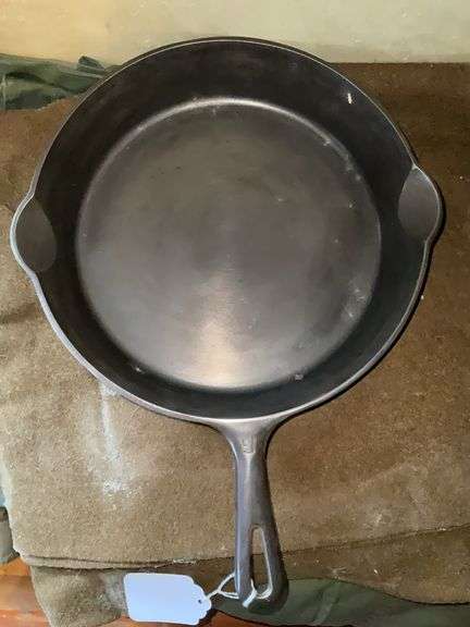 Griswold No.9 cast iron skillet