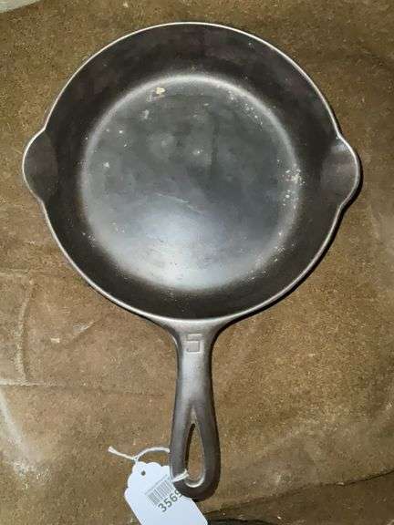 Griswold No.5 cast iron skillet