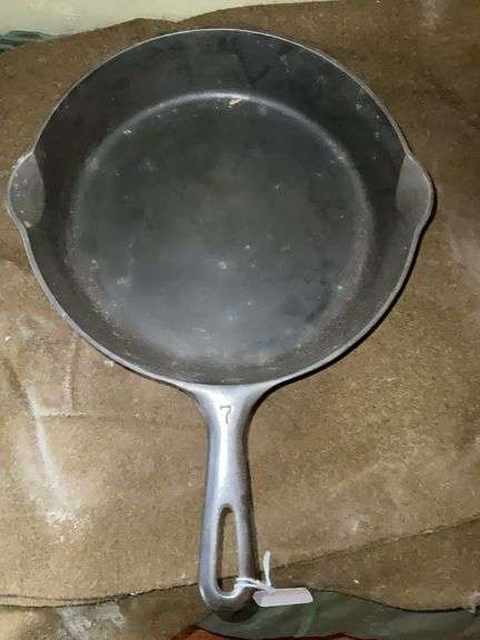Griswold No.7 cast iron skillet