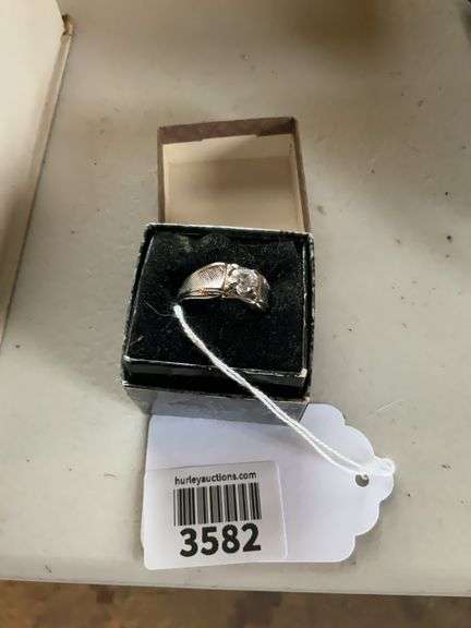 925 Sterling gent's ring w/ stone