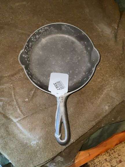 Griswold No.3 cast iron skillet