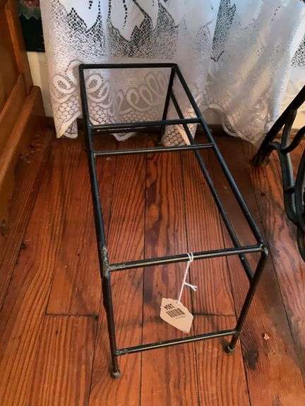 Hurley Rack Metal rack - Hurley Real Estate & Auctions