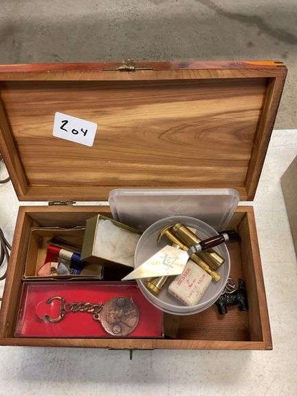 Cedar jewelry chest, razor, keychains, ribbon