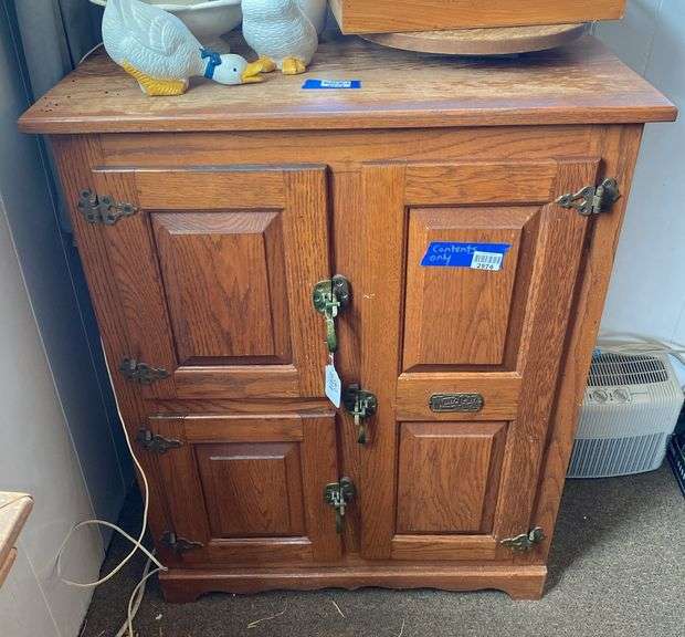 White Clad Reproduction Icebox, no contents 31x17x38