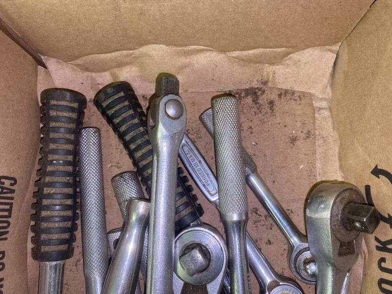 Socket wrench handles