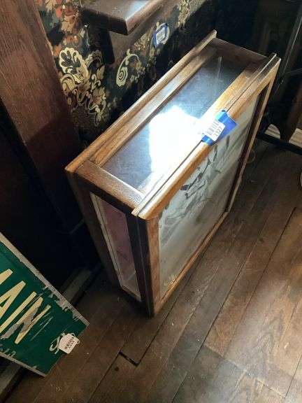 Tabletop display case 17x6x23